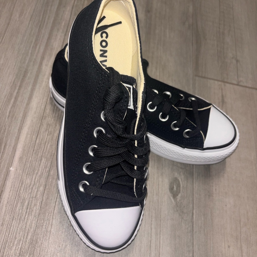 *Brand New* Converse Chuck Taylor AllStar Lift Platform Low Top Women’s Size 5.5